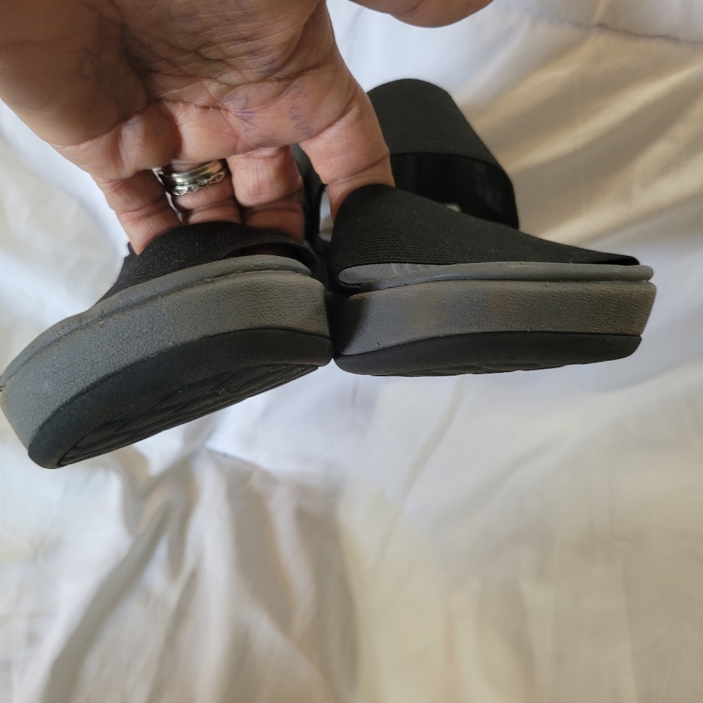 Clarks Cloudsteppers Black Elastic Strap Sandals … - image 4